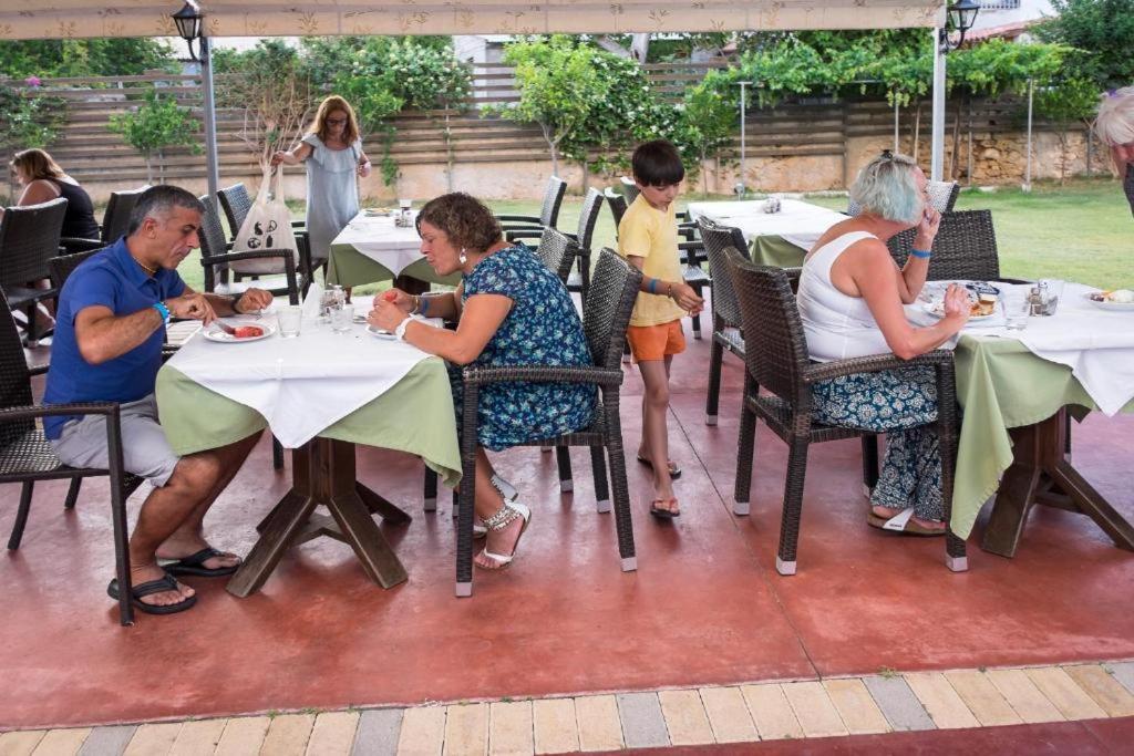 הרסוניסוס Porto Plazza Hotel מראה חיצוני תמונה