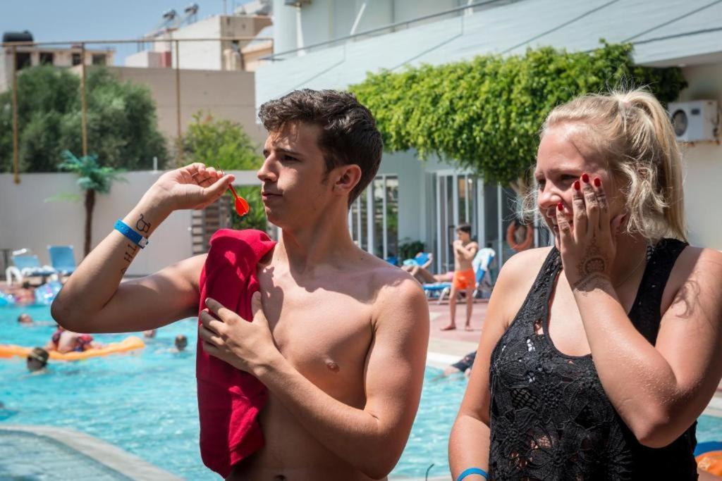 הרסוניסוס Porto Plazza Hotel מראה חיצוני תמונה