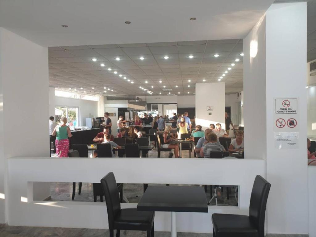 הרסוניסוס Porto Plazza Hotel מראה חיצוני תמונה