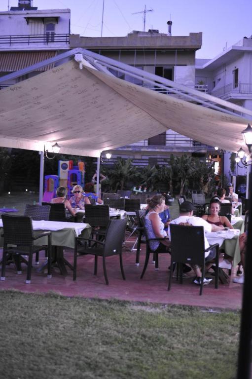 הרסוניסוס Porto Plazza Hotel מראה חיצוני תמונה