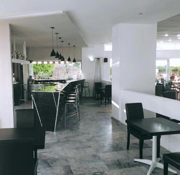 הרסוניסוס Porto Plazza Hotel מראה חיצוני תמונה
