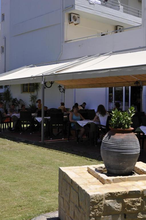 הרסוניסוס Porto Plazza Hotel מראה חיצוני תמונה
