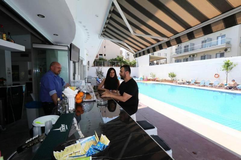 הרסוניסוס Porto Plazza Hotel מראה חיצוני תמונה