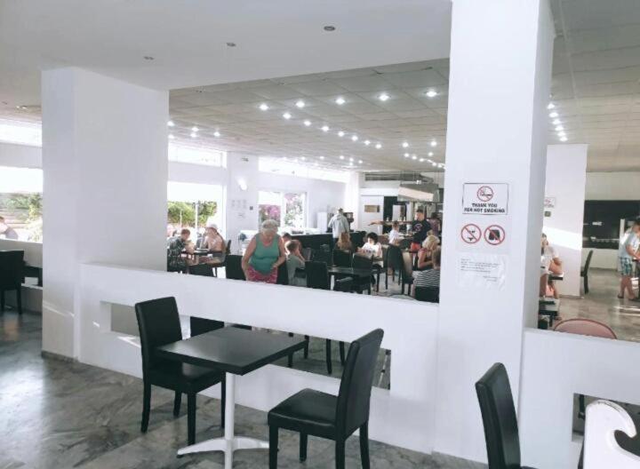 הרסוניסוס Porto Plazza Hotel מראה חיצוני תמונה