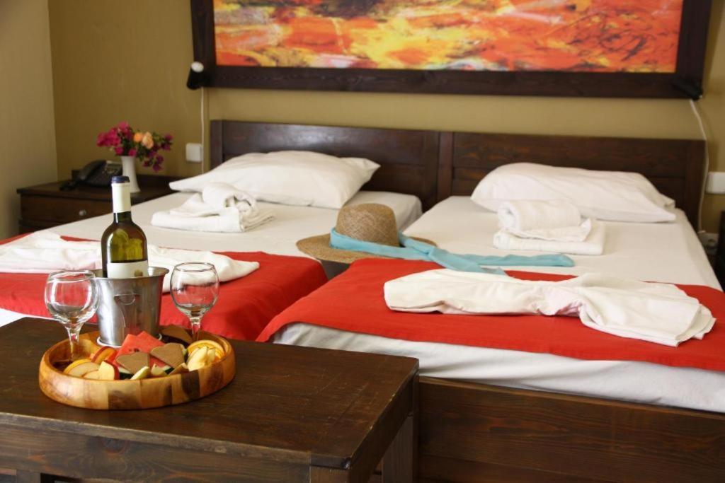 הרסוניסוס Porto Plazza Hotel מראה חיצוני תמונה