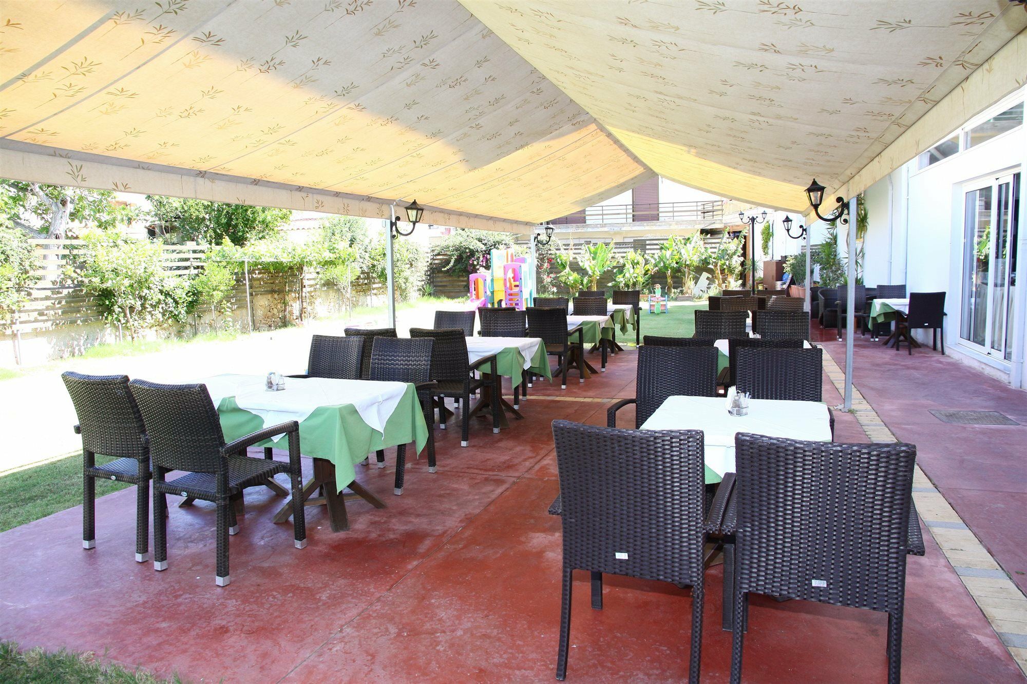 הרסוניסוס Porto Plazza Hotel מראה חיצוני תמונה